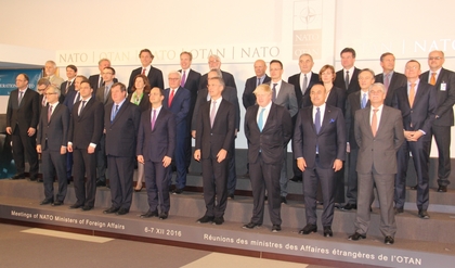 Задълбочаване на сътрудничеството между НАТО и ЕС във фокуса на срещата на министрите на външните работи на Алианса в Брюксел